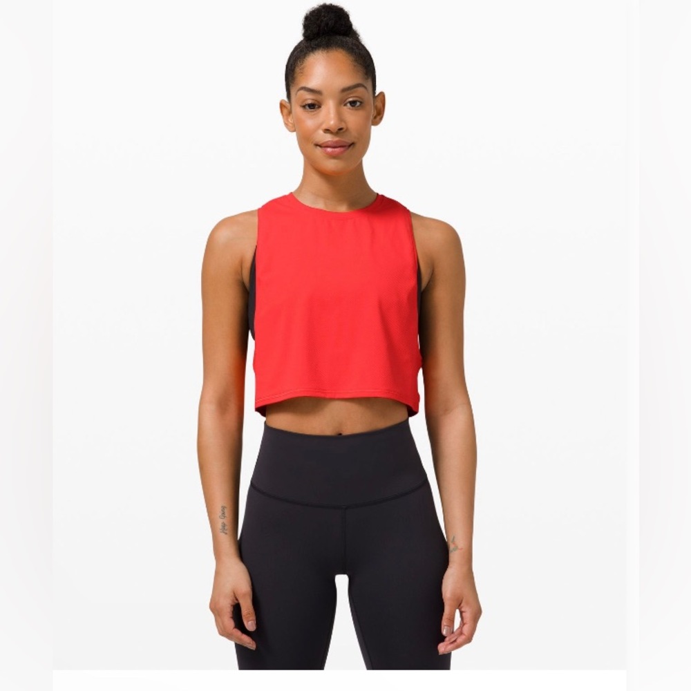 Lululemon Muscle Tank Crop in trendy coral. Perfect for spring/summer. Size 10